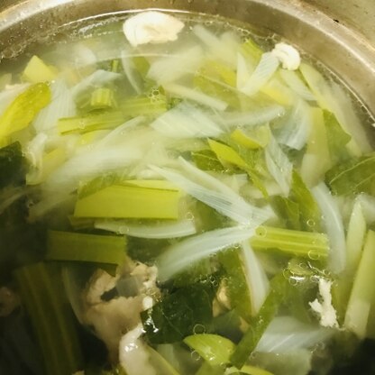 ベーコンがなかったので豚肉で代用しました。
小松菜のコンソメスープ美味しかったです！